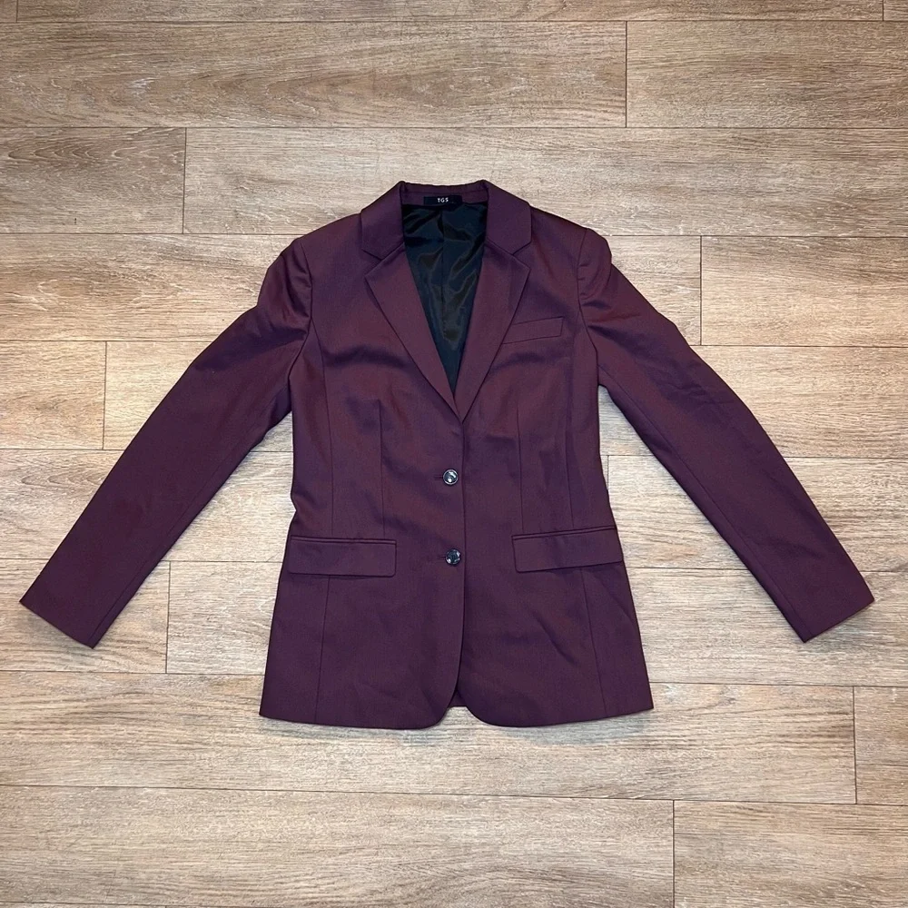 Sophisticated Purple Blazer with Tailored Design The real real